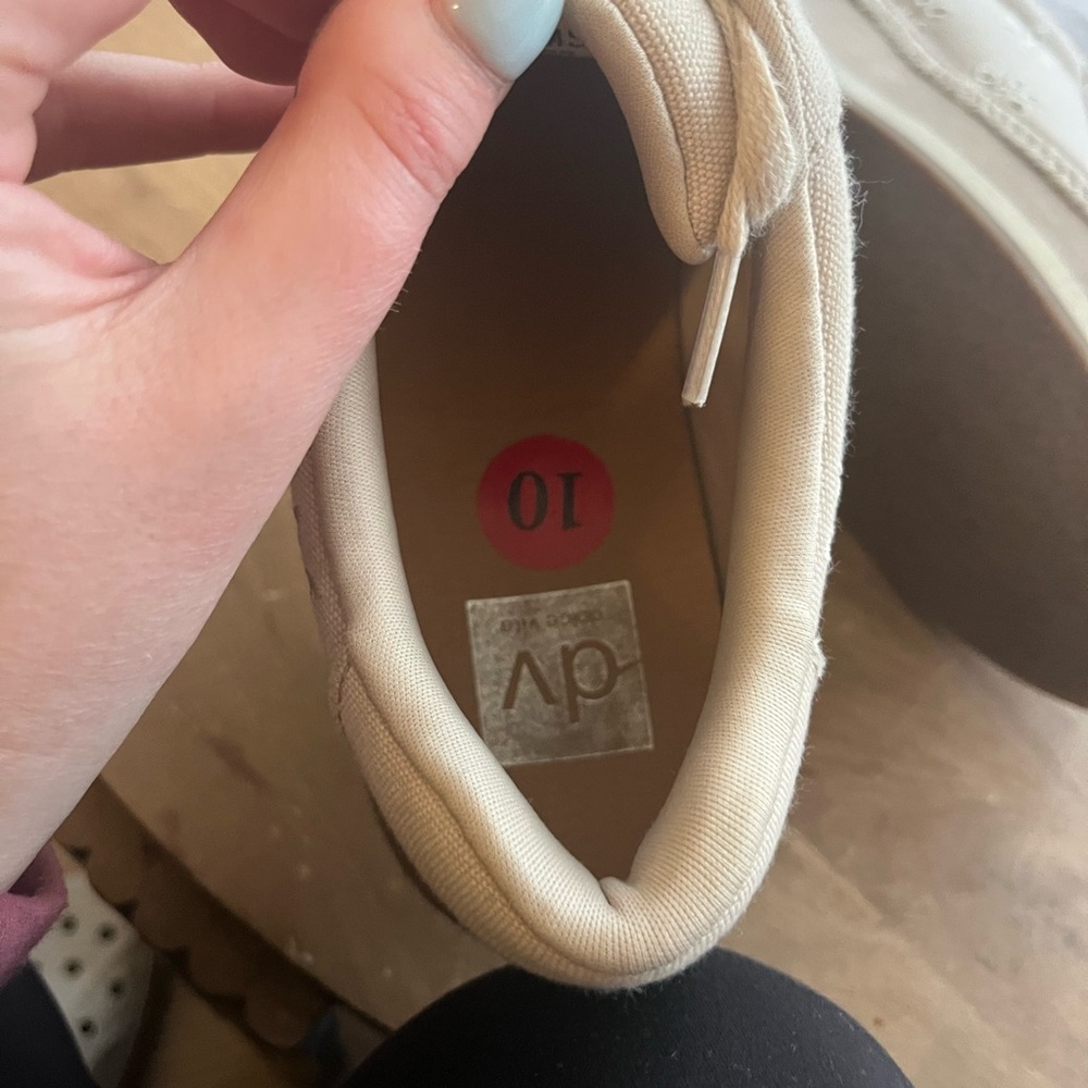 Dolce Vita Cream Platform Lace-Up Sneakers - Picture 6 of 6